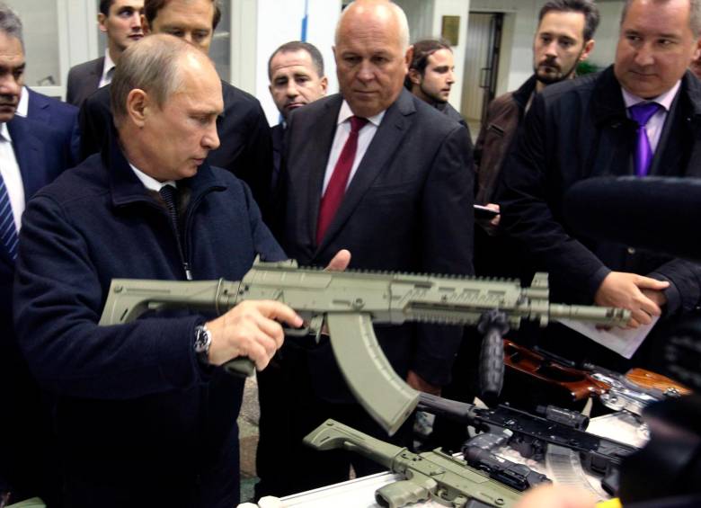 El presidente de Rusia, Vladimir Putin, busca hacer ver a su país como una potencia bélica internacional. FOTO GETTY
