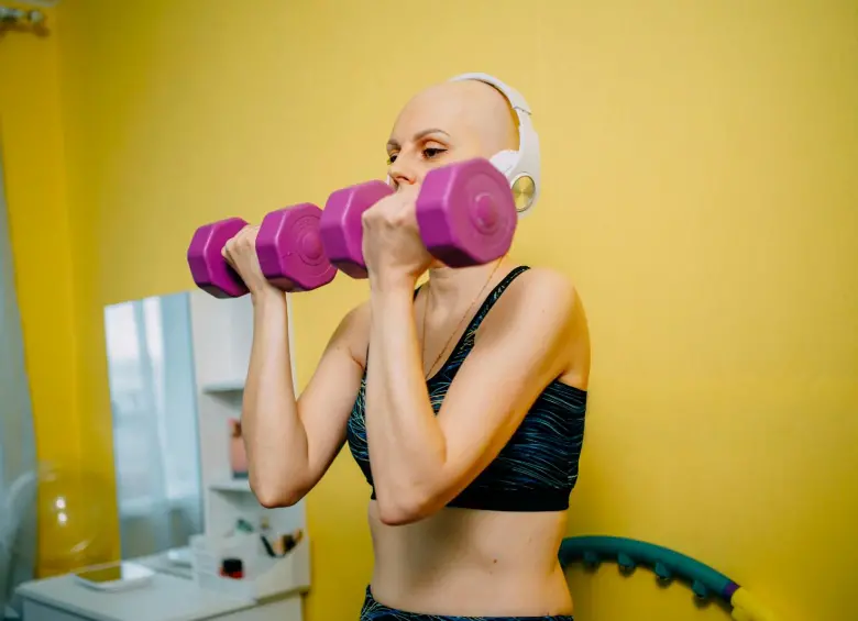 El ejercicio físico, adaptado a las condiciones de cada paciente puede acompañar los tratamientos contra el cáncer y contribuir a preservar la masa muscular y ósea, además de mejorar la calidad de vida. FOTO GETTY