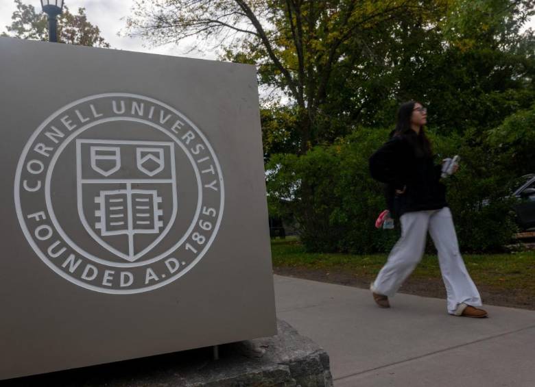 El caso se remonta a octubre de 2024, cuando una estudiante de 20 años denunció una presunta agresión sexual ocurrida durante varias horas en una fraternidad de Cornell University. FOTO: AFP.