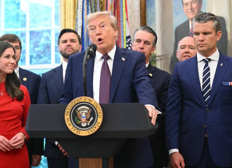 El presidente de Estados Unidos Donald Trump en el Despacho Oval de La Casa Blanca. FOTO: AFP