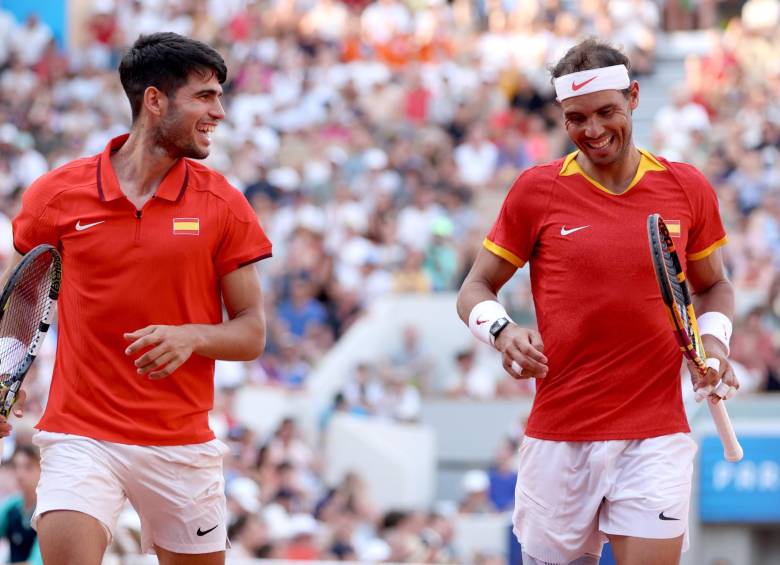 La nueva joven figura del tenis mundial, Carlos Alcaraz, de 21 años, y el histórico tenista, rey de París, Rafa Nadal, de 38 años, terminaron su dupla en Olímpicos. FOTO: CUENTA DE X @juegosolimpicos