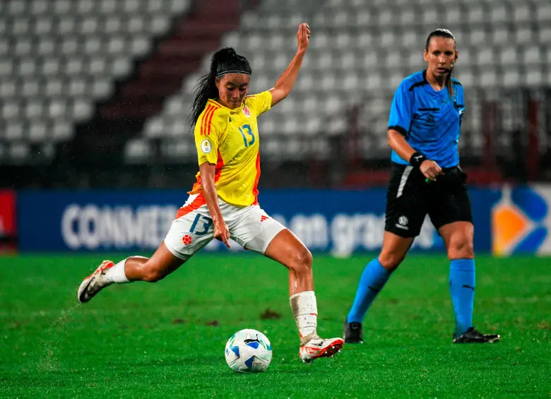 Isabella Amado, defensa de la Selección Colombia que este viernes necesita sumar puntos en el Sudamericano. FOTO cortesía FCf