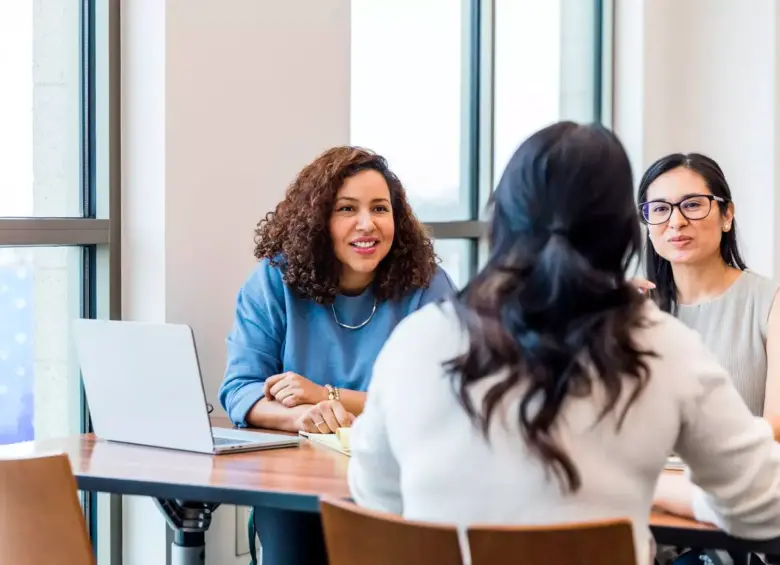 Recursos Humanos, el área que conecta a toda la organización, concentra más de 1.800 vacantes activas en Colombia. FOTO: GETTY