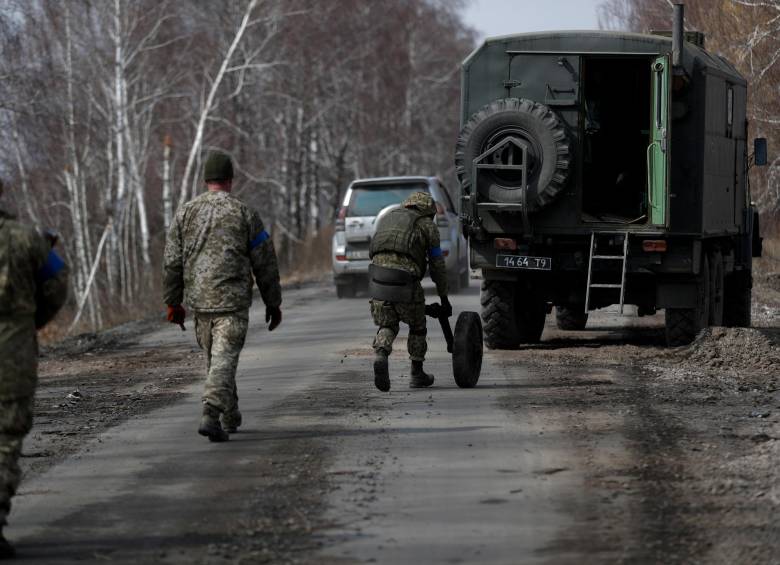 Militares estarían saliendo del lugar hacia Bielorrusia. FOTO EFE