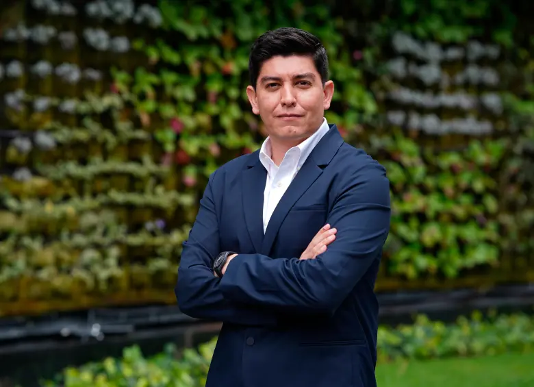 Andrés Morales, director de OXXO Colombia, destacó la apuesta de la cadena por Medellín, donde abre nuevas tiendas mientras avanza hacia las 700 unidades en el país. FOTO cortesía OXXO