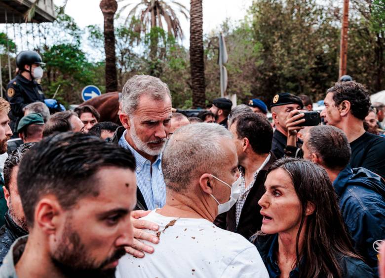 Los Reyes visitaron este domingo la zona de Paiporta, uno de los municipios de Valencia más afectados por la DANA. FOTO: Europa Press