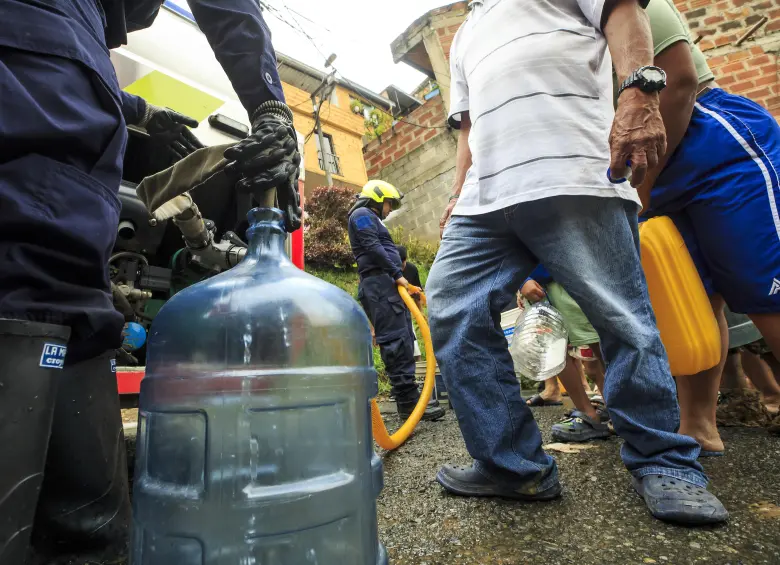 Imagen de referencia de un corte de agua en el Aburrá. Foto: Andrés Camilo Suárez Echeverry.