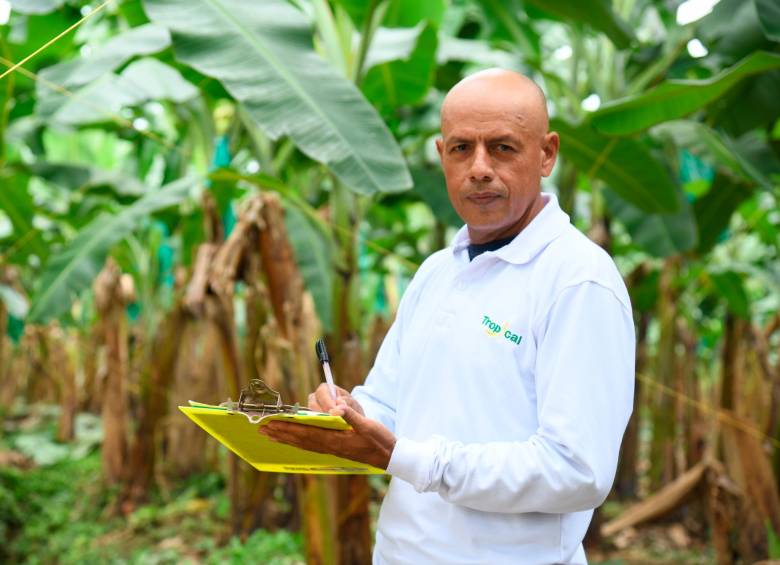 Luis Carlos Cavadia lleva 32 años en Tropical. “LLegar a esta empresa ha sido un beneficio muy grande para mi porque he logrado sustentar a mi familia gracias a la empresa”, dice. 