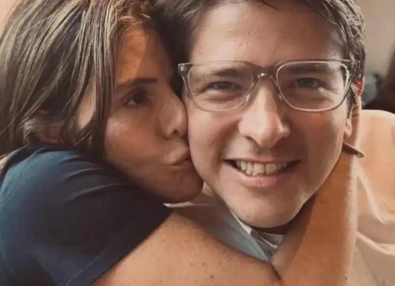 Miguel Uribe y su hermana. Además de la esposa del político, María Carolina Hoyos ha estado al frente de la información sobre la salud del precandidato presidencial. FOTO: Redes sociales