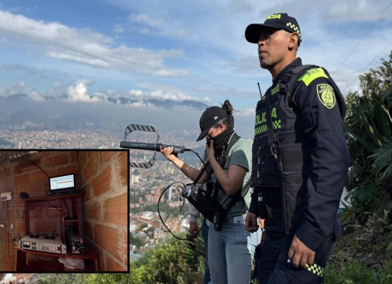 Adelante, una de las consolas de una de las emisoras ilegales. Atrás, agentes y analistas de la ANE rastrean las emisoras piratas. FOTO: Cortesía