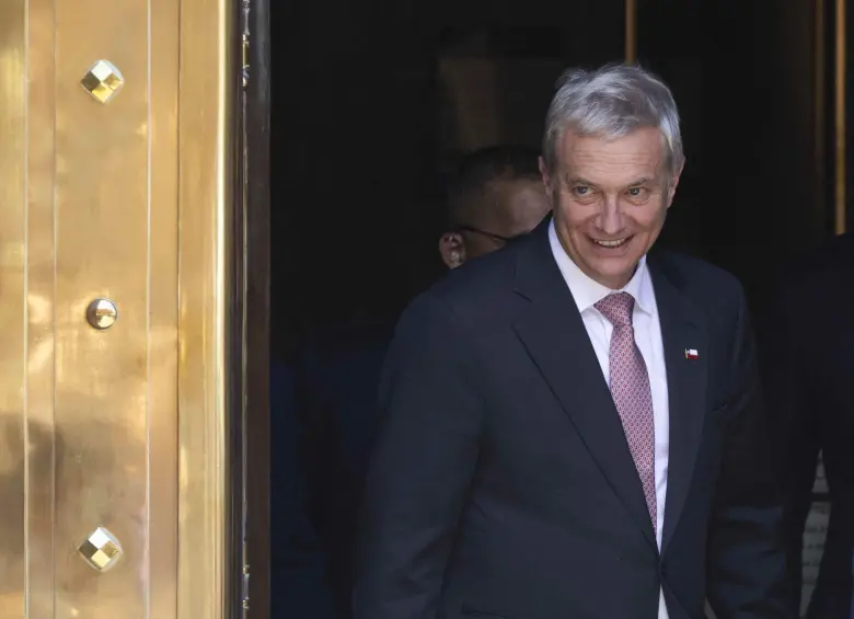 José Antonio Kast presentó en Buenos Aires su propuesta de crear un corredor humanitario para la devolución de migrantes, tras reunirse con el presidente argentino Javier Milei. FOTO: AFP. 