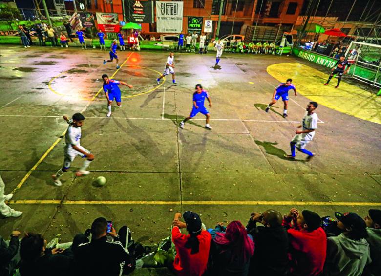 Torneo de microfútbol en en barrio antioquia. Foto: Manuel Saldarriaga Quintero