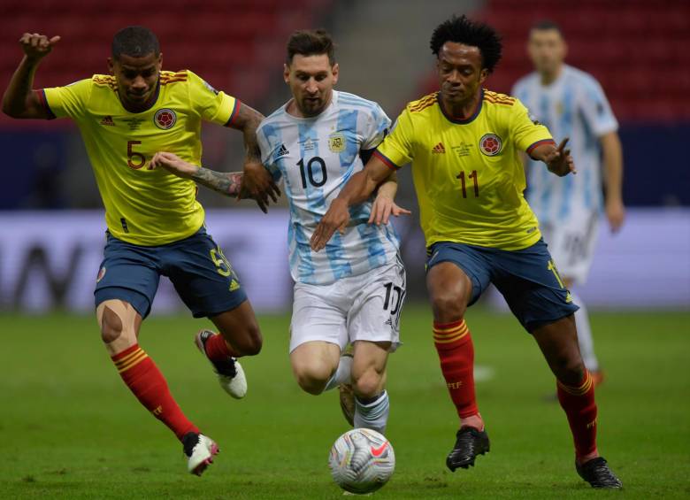 Wílmar Barrios y Juan Guillermo Cuadrado, quienes aparecen con Lionel Messi, recibieron el respaldo de Lorenzo.