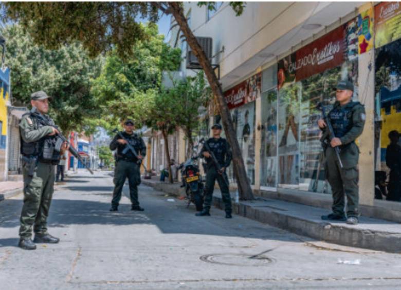 Calles militarizadas en Santa Marta tras paro armado anunciado por ‘Los Pachenca’, grupo armado que delinque en buena parte del Caribe. FOTO AFP