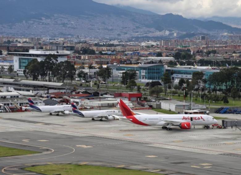 Avión de Avianca en la zona de aterrizaje de un aeropuerto. FOTO: ARCHIVO