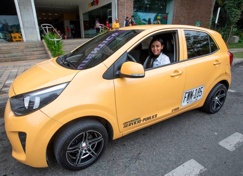 En el Valle de Aburrá existen estimativos de que unas 300 mujeres se dedican a manejar taxi. Imagen de referencia. FOTO: Esneyder Gutiérrez