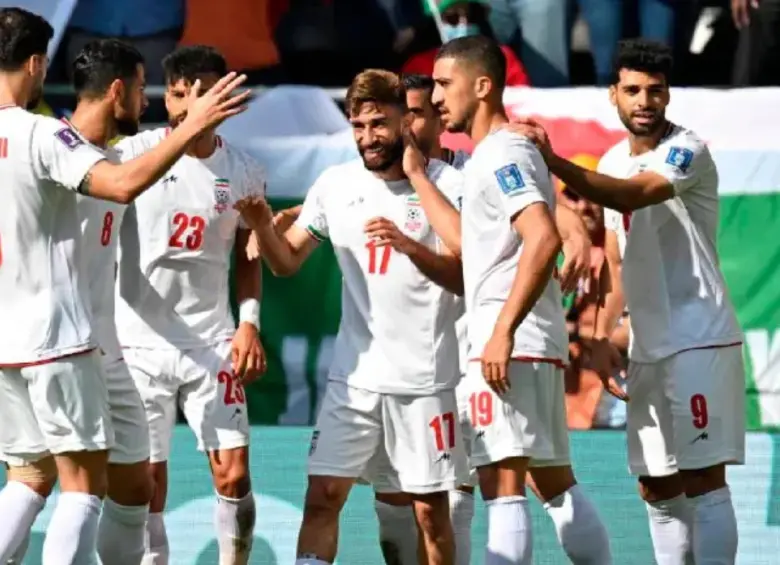 Los jugadores de la Selección de Irán en medio de un partido. FOTO: AFP