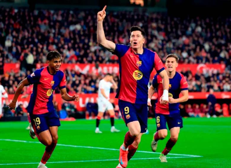 El delantero polaco Robert Lewandowski es el máximo goleador del Barcelona en esta edición de la Liga de España, con 25 tantos. El elenco catalán se perfila, si nada extraordinario ocurre, para ser campeón. FOTO GETTY 