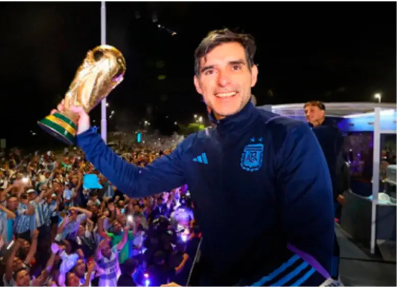 Ayala fue parte del cuerpo técnico que ganó el Mundial en 2022. FOTO: X Selección Argentina
