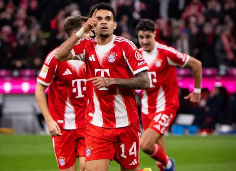 Luis Díaz celebrando uno de sus goles en esta temporada con el Bayern Múnich. FOTO: Tomada de redes sociales @FCBayern y @LuisFDiaz19