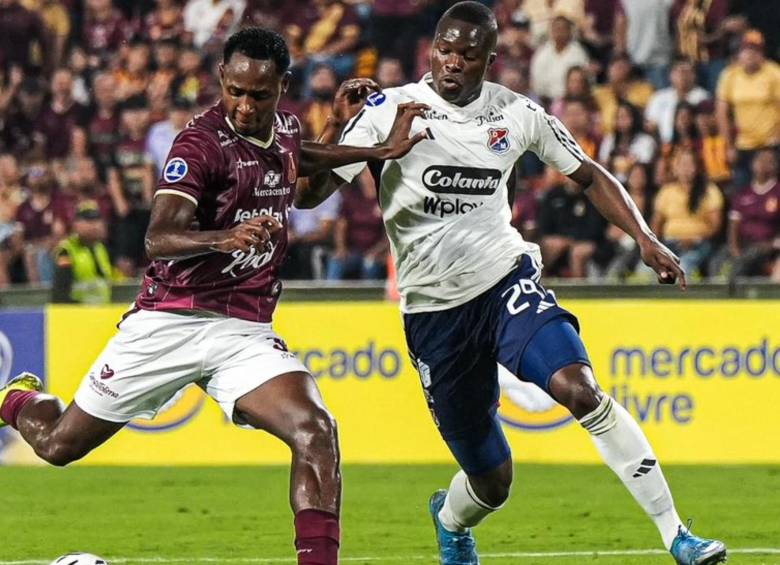 Momento del partido entre Tolima y Medellín por Copa Sudamericana en el estadio Manuel Murillo Toro. FOTO: TWITTER TOLIMA