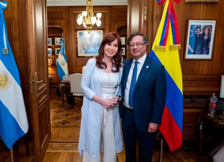 La expresdiente de Argentina, Cristina Fernández de Kirchner, y el presidente colombiano, Gustavo Petro. FOTO: Colprensa