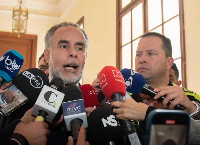 Benedetti (izquierda) y en general Triana (derecha) se comprometieron a reforzar la seguridad de todos los precandidatos con miras a las elecciones de 2026. FOTO: Prensa MinInterior