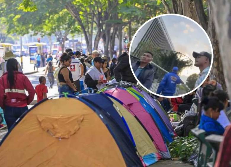 Los indígenas instalaron carpas y hamacas en las afueras del centro administrativo La Alpujarra. Inicialmente bloquearon la movilidad en la zona, pero luego de ubicaron sin afectar la circulación vehicular. FOTO: Camilo Suárez - captura de video