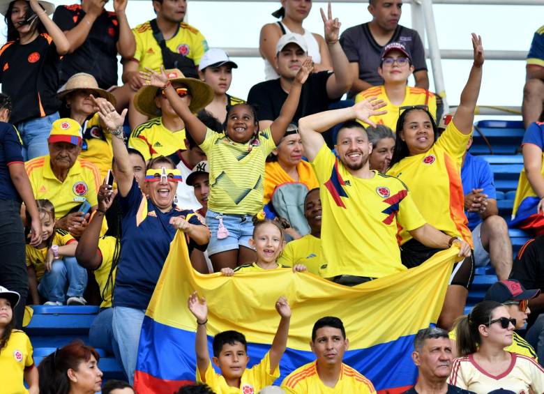Aficionados de la Selección Colombia en el estadio de Barranquilla. FOTO: FIFA
