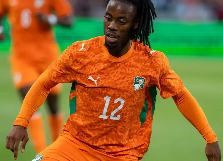 Tras horas de incertidumbre y el temor de sumarse a la lista de estrellas africanas “vetadas” por las autoridades norteamericanas, el delantero del Niza recibió el aval de Canadá para viajar a Toronto. FOTO: Federación Marfileña de Fútbol (FIF) @equipenatciv