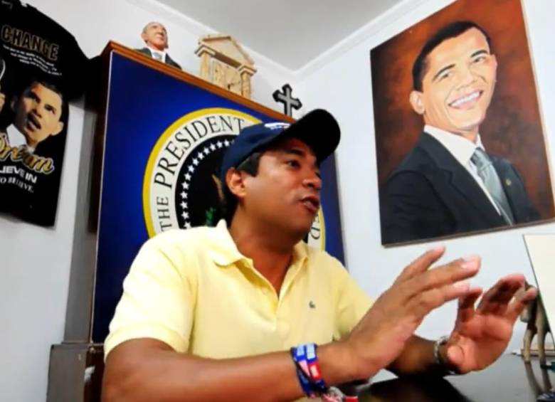 Silvio José Carrasquilla, hoy magistrado del CNE, tenía una oficina en su casa con símbolos alusivos a Barack Obama. Foto: Captura de video.