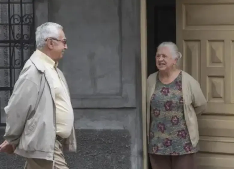 La vejez ha sido históricamente retratada como un desierto de deseo, pero la realidad en ciudades como Medellín o Tunja cuenta una historia distinta. FOTO: Edwin Bustamante / Archivo El Colombiano