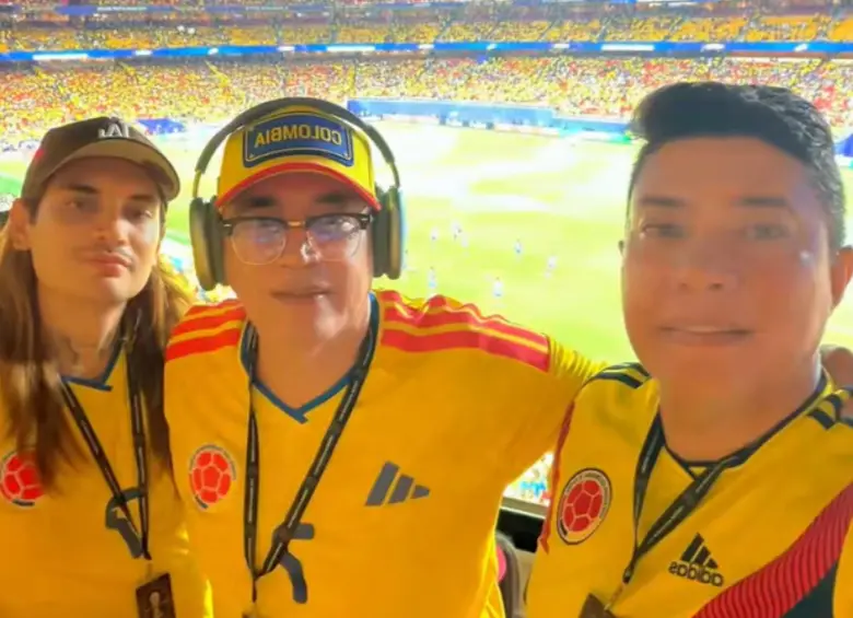 Apoyado en un video que se hizo viral en las redes sociales, el exfuncionario busca la plena identificación de los agresores para que respondan ante los tribunales. FOTO: Captura de video de redes sociales @GustavoBolivar