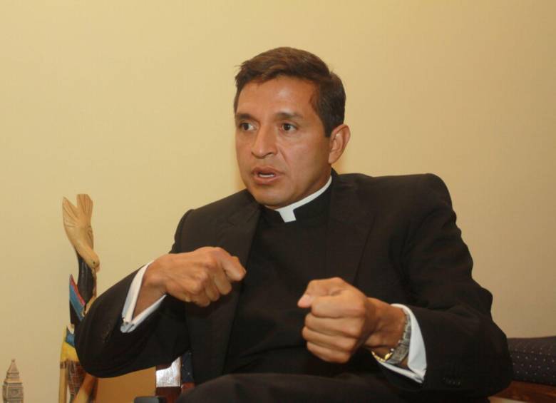 El padre Chucho viaja con frecuencia a diferentes países cumpliendo labores pastorales. Foto: Colprensa