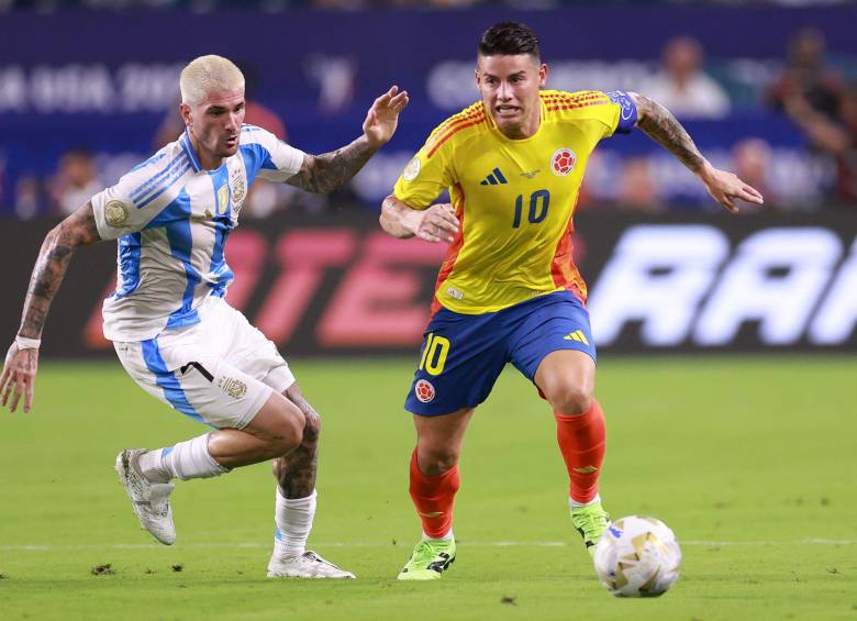 James Rodríguez revivió la polémica sobre la final de la Copa América en donde el central Raphael Claus no sancionó dos posibles penales a favor de Colombia. Foto: Getty Images