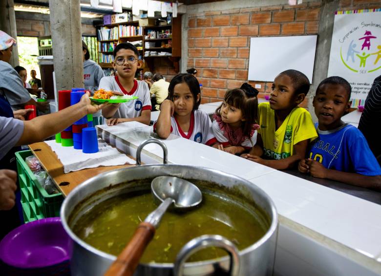Cada familia aporta $4.000 por usuario, pero con frecuencia no tienen con qué y toca recurrir a padrinos que subsidien la cuota. FOTO: JULIO HERRERA