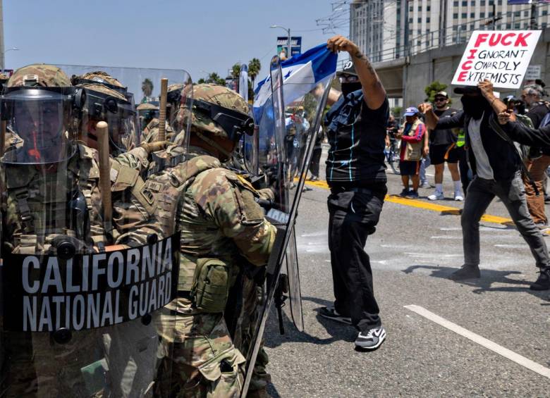Las protestas contra las redadas para “capturar inmigrantes ilegales” empezaron el sábado y se han mantenido durante tres días. Foto: Getty Images