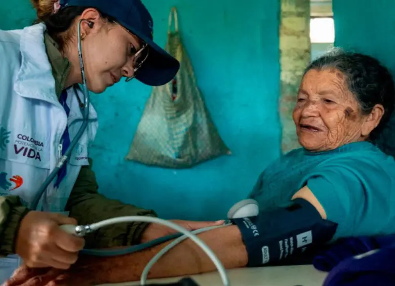 imagen de referencia de un equipo básico en salud. FOTO: imagen tomada de redes.