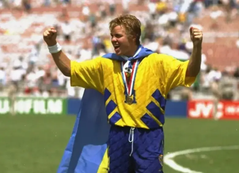 Brolin celebrando con la medalla de bronce en el Mundial de 1994. FOTO: Getty