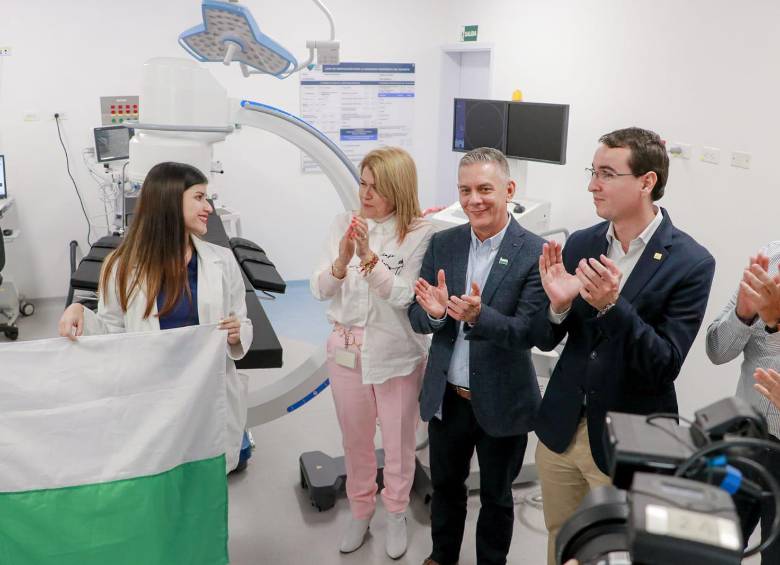 Personal médico ultima detalles para la apertura de las nuevas salas de cirugía. FOTO: Cortesía Área Metropolitana