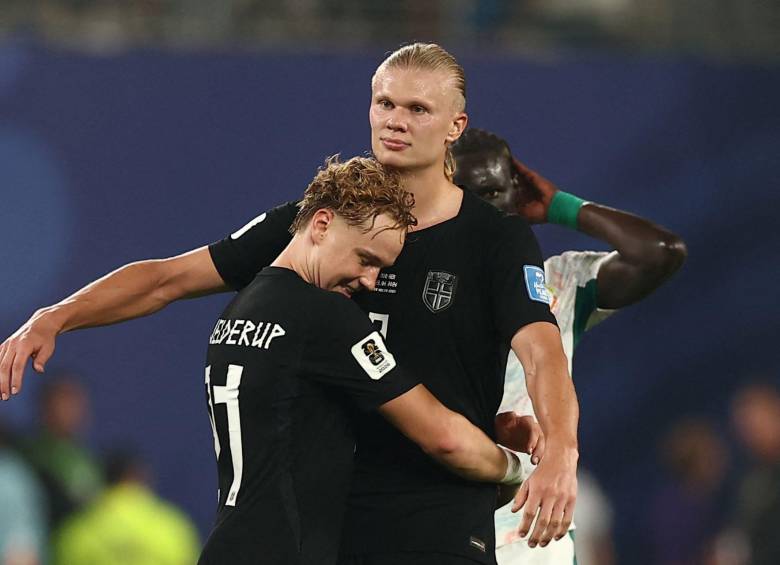 Con un doblete de Erling Haaland, Noruega se aseguró un lugar en los dieciseisavos de final del Mundial. Foto: AFP