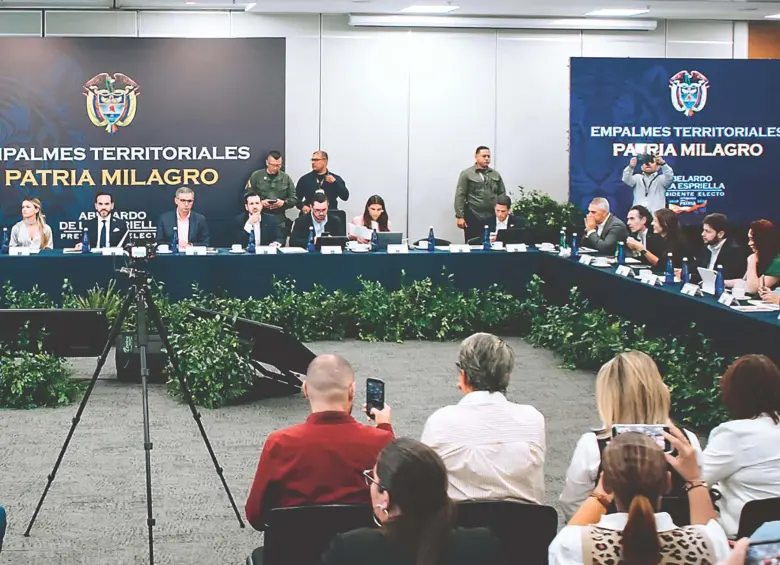 Tras la suspensión del empalme, el presidente electo De la Espriella inició los “empalmes regionales”. FOTO Cortesía