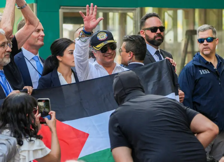 El presidente Gustavo Petro, en medio de la protesta pro Palestina por las calles de Nueva York, en donde pidió desobedecer las órdenes de Trump en Gaza. FOTO: Presidencia de la República