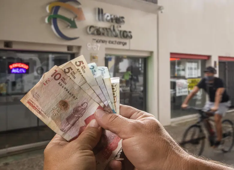 Durante este 2025, el peso colombiano ha mostrado una apreciación cercana al 14% frente al dólar, alcanzando una de las valorizaciones más altas entre las monedas emergentes. Foto: Archivo Carlos Velásquez