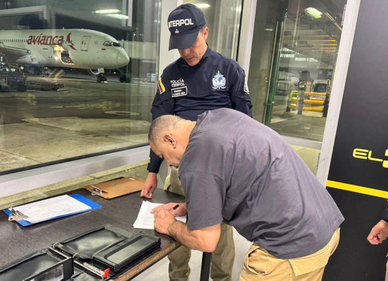 Entre los extraditados se encuentran personas acusadas por delitos de narcotráfico y explotación sexual. FOTO: @DIJINPolicia