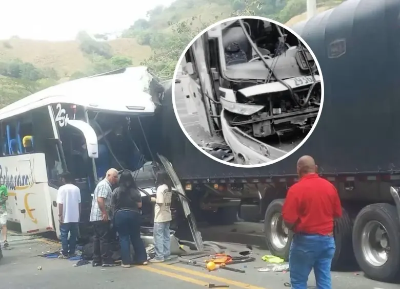 El accidente ocurrió en la vía Medellín-Manizales, a unos 27 kilómetros de La Pintada, en el sector de Las Felicias, Caldas. Foto: Cortesía