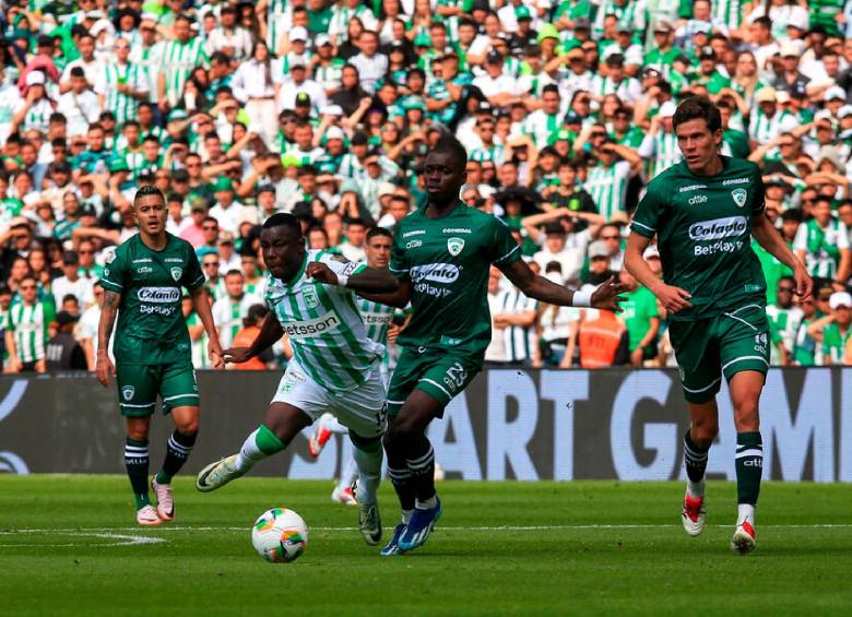 Nacional, tras el gran acompañamiento de su hinchada (unos 33 mil espectadores), parece de local en Bogotá. Así se reflejó también el pasado 2 de febrero en El Campín, en la victoria 1-0 ante La Equidad. Foto Colprensa