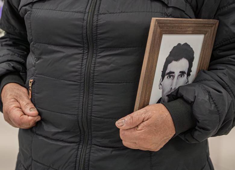 Según la investigación de las autoridades, el hombre desaparecido fue interceptado en medio de su camino cuando iba a trabajar en una cosecha de café. Ahora su familia recibió el cuerpo. FOTO: JEP