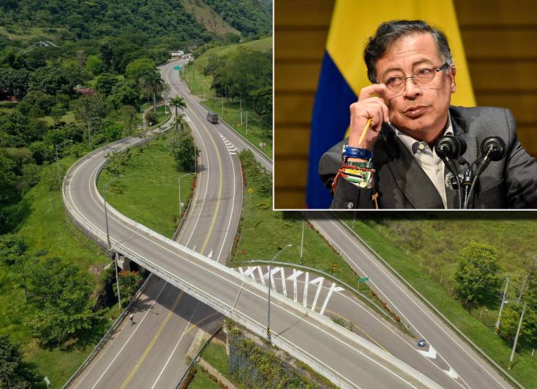 Alcaldes, gobernadores y líder gremiales recordardon al presidente Gustavo Petro que, gracias a este modelo, Colombia ha logrado avanzar en la reducción del rezago histórico en infraestructura de carreteras. Foto: Camilo Suárez y Colprensa