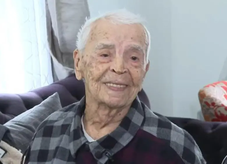 El señor Luis de Jesús Cano Vásquez en su casa en Estados Unidos. FOTO: Captura de imagen del canal de YouTube de Telemundo 47
